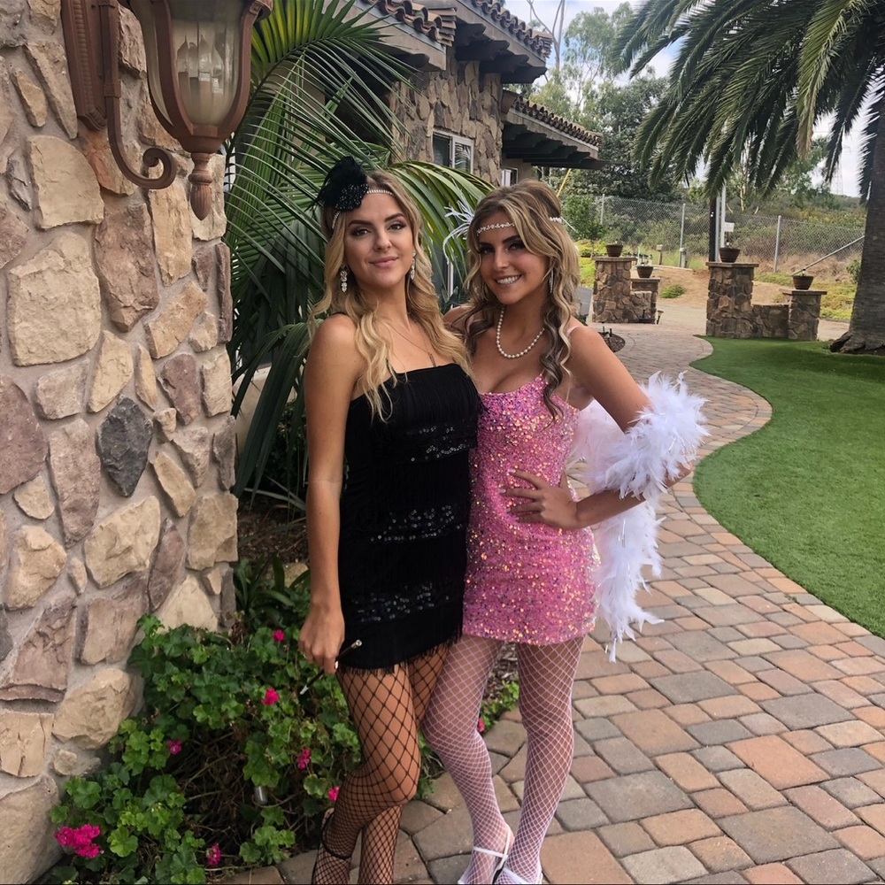 Glamorous white and silver flapper Halloween costume accessories